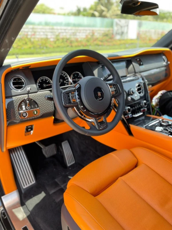  Black Rolls Royce Cullinan Black Badge Photo 