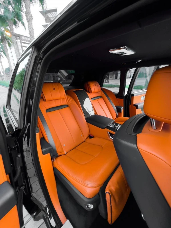  Black Rolls Royce Cullinan Black Badge Photo 