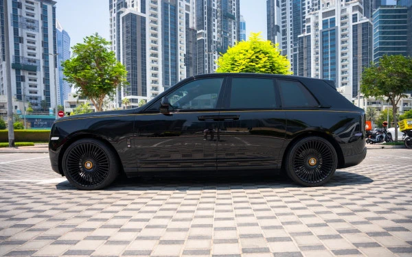  Black Rolls Royce Cullinan Photo 