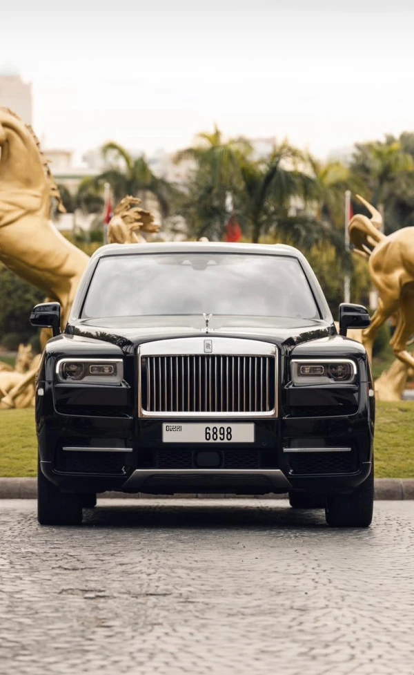  Noir Rolls Royce Cullinan Photo 