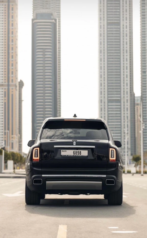  Noir Rolls Royce Cullinan Photo 