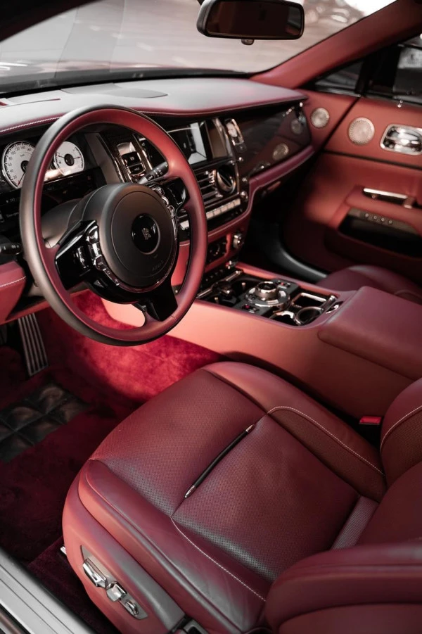  Maroon Rolls Royce Wraith Black Badge Photo 