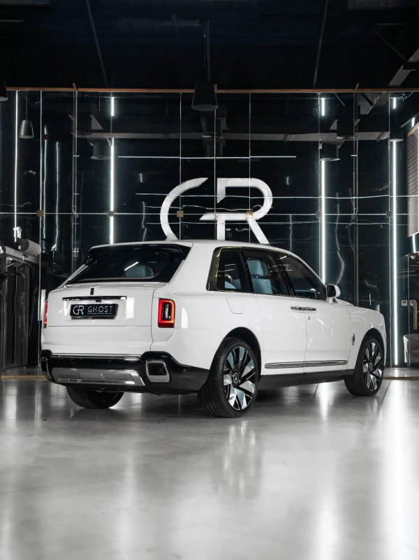  White Rolls Royce Cullinan SERIES 2 Photo 