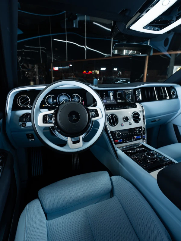  White Rolls Royce Cullinan SERIES 2 Photo 